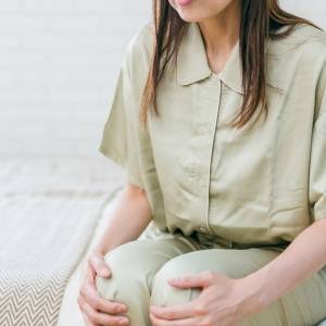 更年期の筋力低下と骨密度低下はセット？骨と筋肉を元気にする「かかとストン＆女神のポーズ」