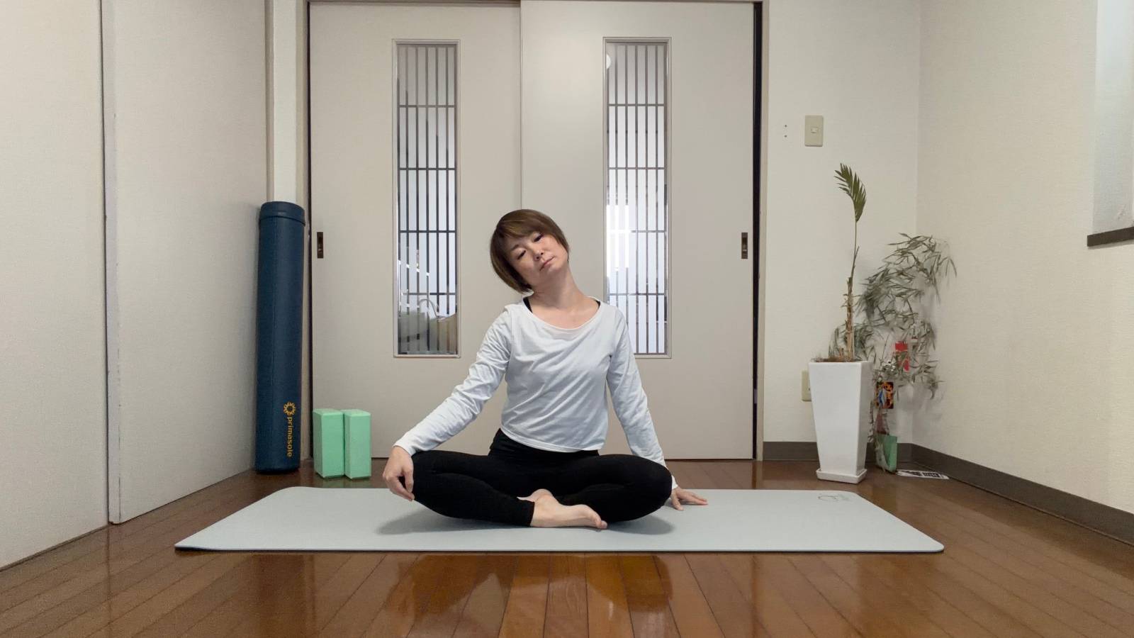 首ストレッチ