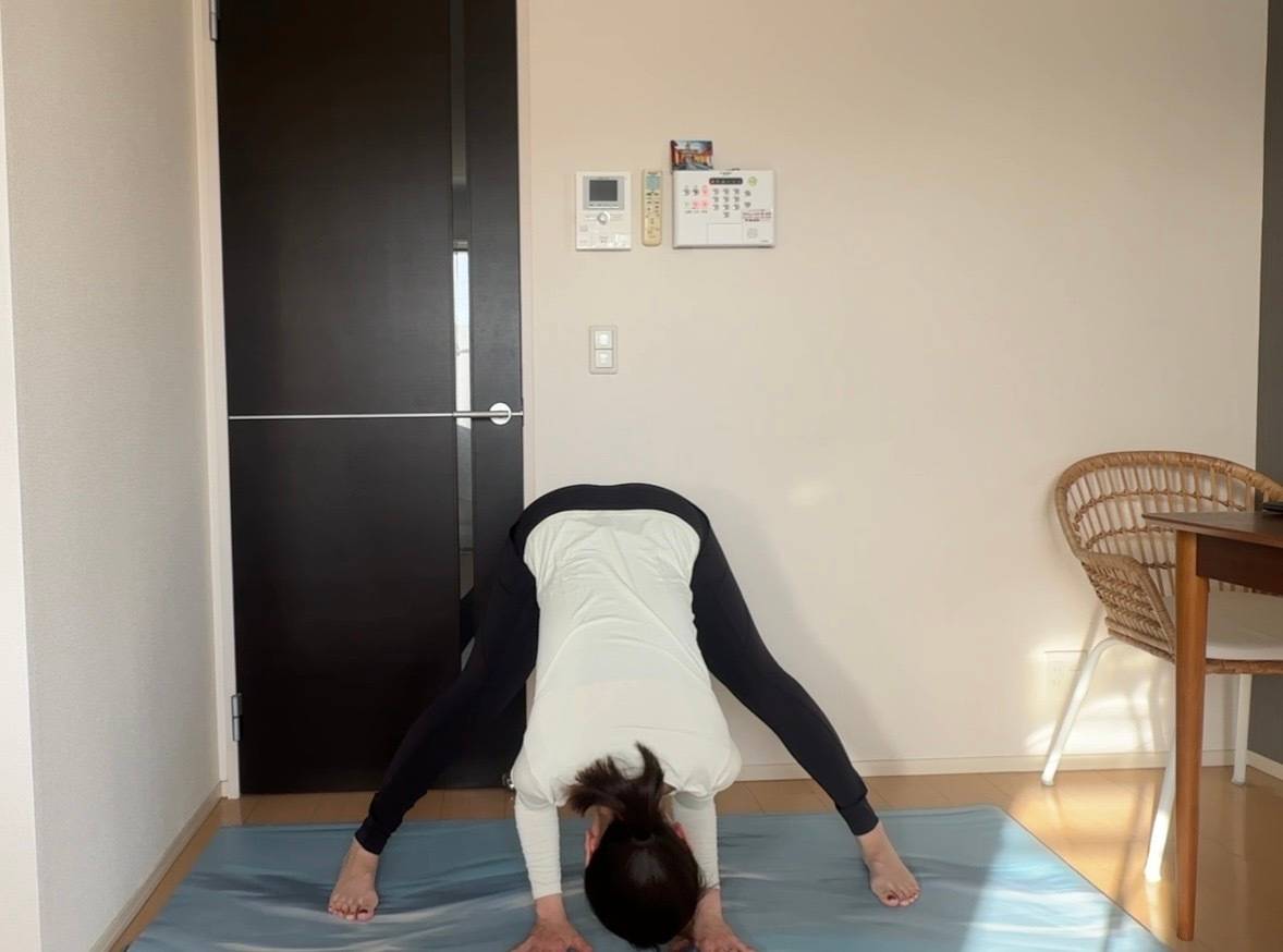 開脚前屈のポーズ④