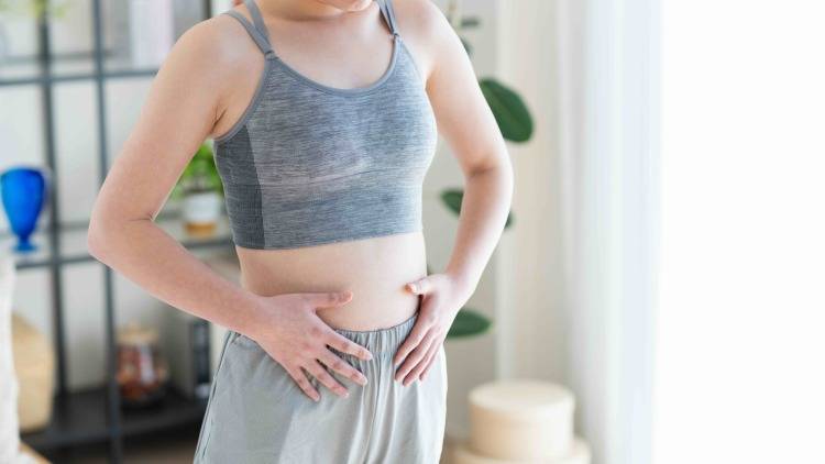 【下腹が凹まない人はまずやってほしい！】ドローインだけでラクラクお腹凹ませ術