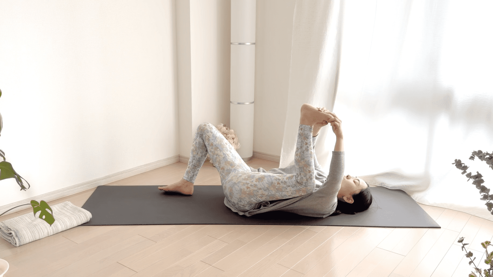 股関節ストレッチ