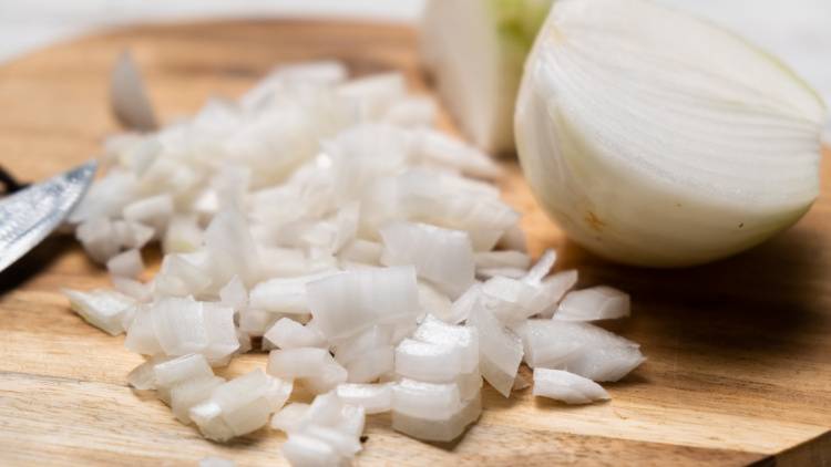 【玉ねぎ】そのまま調理したら損！血液サラサラ効果を最大化する「切った後の放置時間」とは