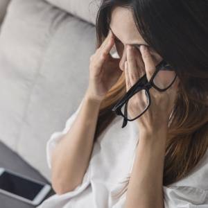 仕事量や人間関係だけが原因じゃない。ストレスが増える人が無意識にやっている3つのこと｜臨床心理士が解説