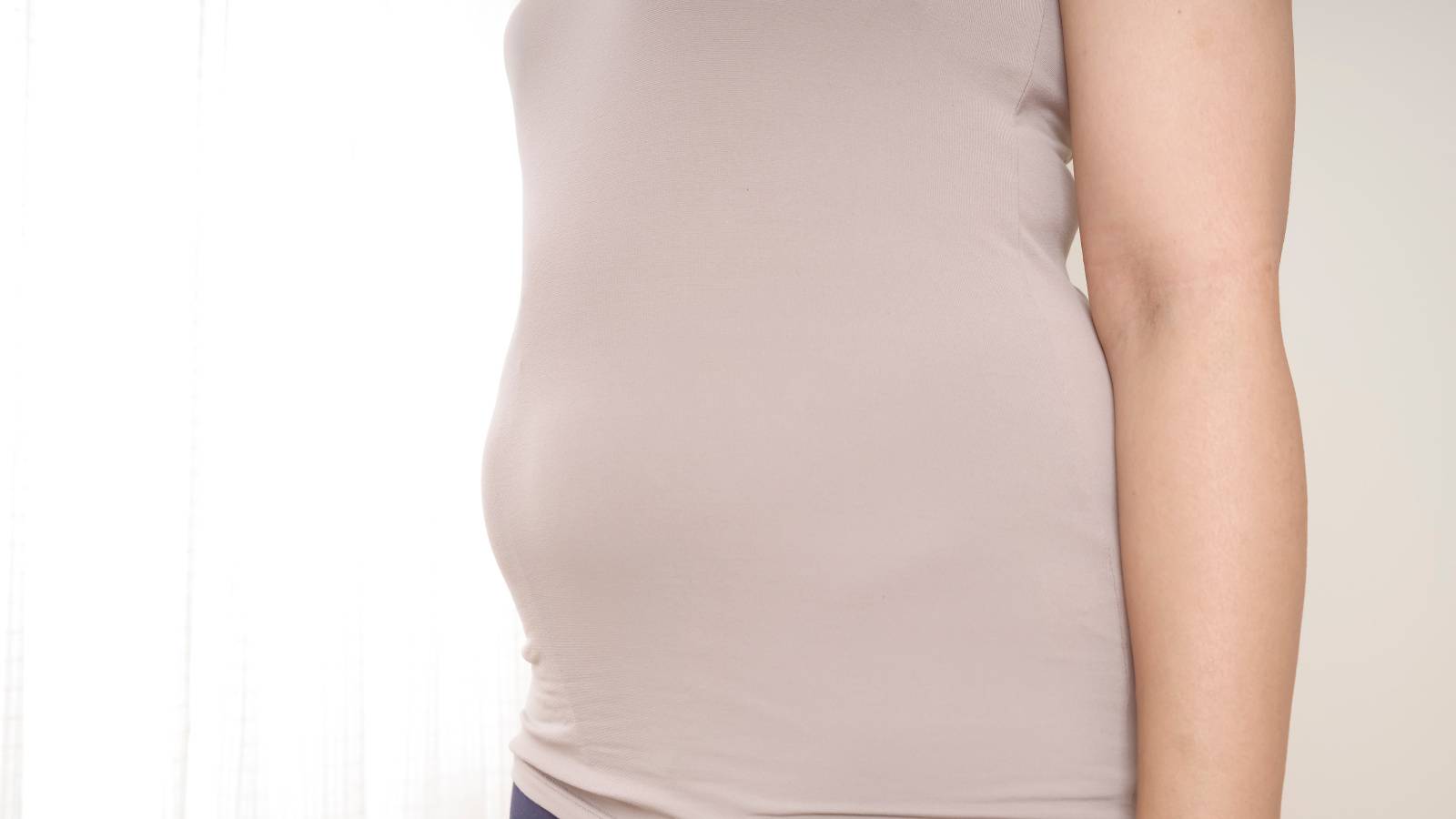  【なぜか下腹が凹まない人の共通点とは？】深層筋を呼び覚ましてポッコリを解消する「バイシクルクランチ」 