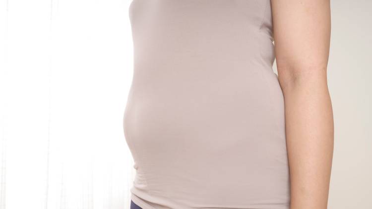 【なぜか下腹が凹まない人の共通点とは？】深層筋を呼び覚ましてポッコリを解消する「バイシクルクランチ」