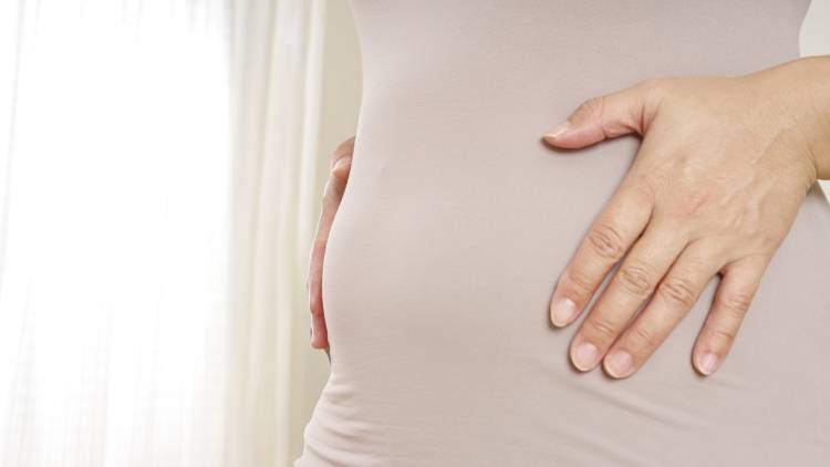 下腹ぽっこりの原因は「肋骨パカーン」？ねじり方ひとつで土台から整えるエクササイズ