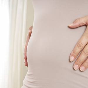 下腹ぽっこりの原因は「肋骨パカーン」？ねじり方ひとつで土台から整えるエクササイズ