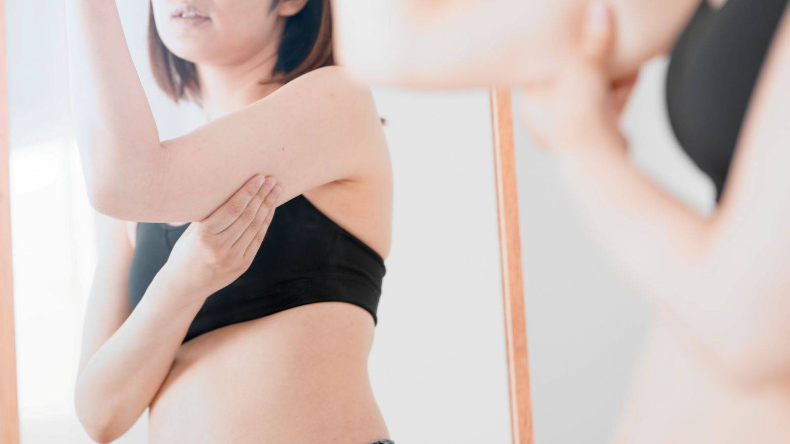 「なんでここだけ…？」二の腕だけ落ちない人が見落としているたった一つのこと