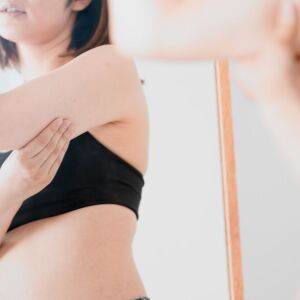 「なんでここだけ…？」二の腕だけ落ちない人が見落としているたった一つのこと