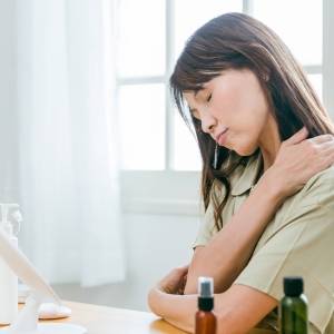 「首や肩が重い」「冷え性」「疲れやすい」→原因は肩甲骨？開閉＆上下運動で整える体質改善エクサ