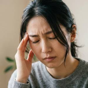 最近の頭痛、原因は女性ホルモンかも？今から整えたい食事のポイント｜管理栄養士が解説