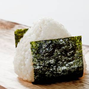 朝おにぎり1個でも大満足！お腹が空きにくい組み合わせ4選｜管理栄養士が解説