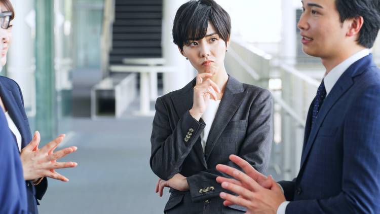 「職場の雑談が苦手」なままでも大丈夫。精神科医が教える、心をスッと楽にする処方箋
