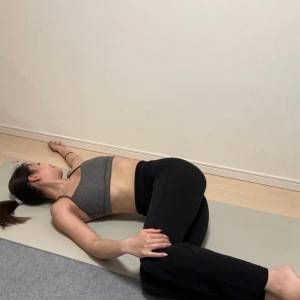 姿勢が悪い原因は「背骨の動きの悪さ」【寝たままねじるだけ】姿勢改善ツイストストレッチ