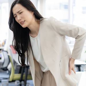 【腰がつらいのは「腰」のせいじゃない】背中をふわっと開放して腰痛をラクにする「チャイルドポーズ」