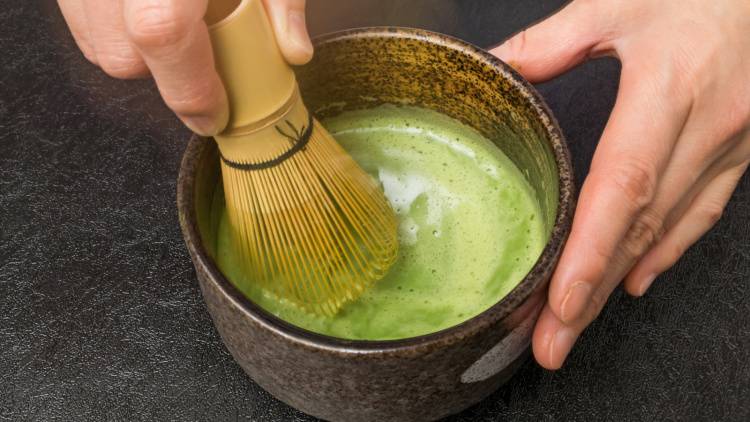 【世界的ブームの抹茶がアレルギー性鼻炎のくしゃみを減らす可能性】鼻のムズムズを和らげる意外なメカニズムとは？