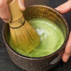 【世界的ブームの抹茶がアレルギー性鼻炎のくしゃみを減らす可能性】鼻のムズムズを和らげる意外なメカニズムとは？