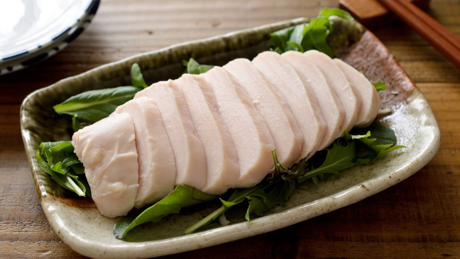 サラダチキンに、ただ混ぜるだけ！ヘトヘトな夜の「疲労回復タンパク質レシピ」｜管理栄養士が解説