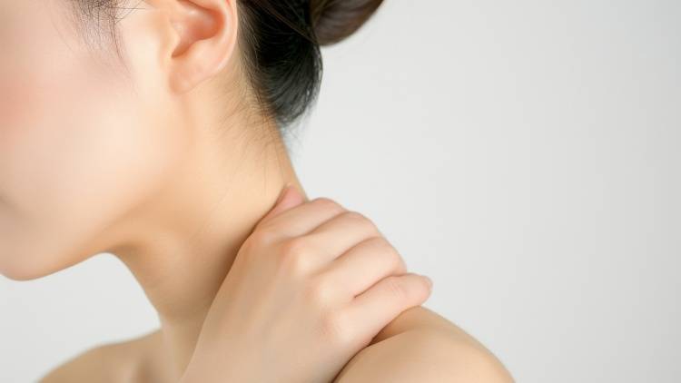 【ただゆらすだけ】首・肩・背中・腰に痛みやこりがある人に｜背面の不調をまとめて解消できる高タイパストレッチ