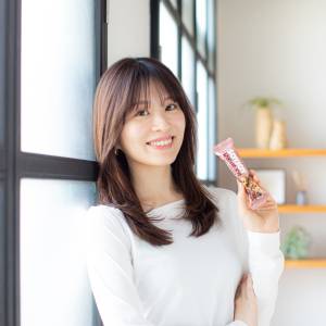 忙しい日の“サクメシ”も手軽に栄養バランスアップ！ヨガ講師も実践する〈SOYJOYちょい足し〉新習慣