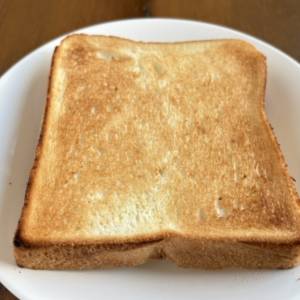 朝のトーストに“ひとふり”するだけ！鉄不足を補う食材｜管理栄養士が解説