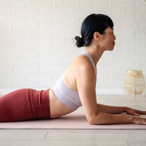 【姿勢が悪いのは背骨が固まるから】背中をやさしく反らして背骨の動きを取り戻す！スフィンクスのポーズ