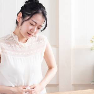 「知らずにやってたわ…」お腹の張り・ガスが増えるNG習慣3選｜管理栄養士が解説