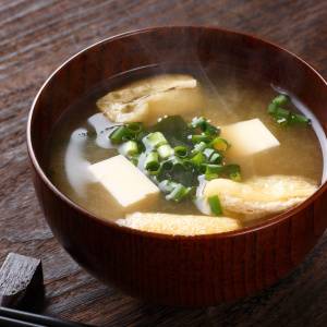 朝の味噌汁に“ひとふり”するだけ！鉄不足を補う食材｜管理栄養士が解説
