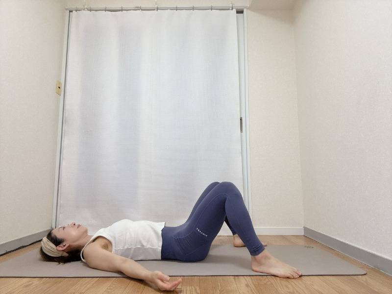 膝を立てた仰向けの体勢