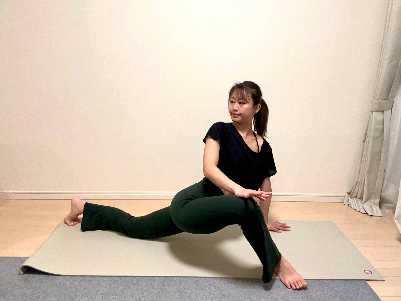 股関節ストレッチ