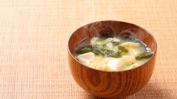 朝の味噌汁に“一杯”入れるだけ！亜鉛不足を補う食材｜管理栄養士が解説