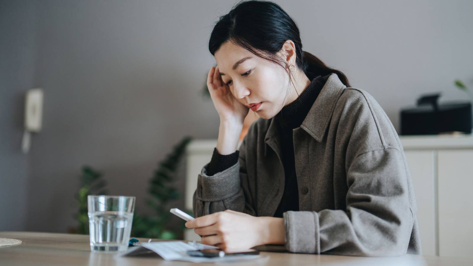 「今月も仕送りしてもらえたら助かります」と母。仕送りをするたび苦しい娘が愛の呪縛から自由になる道のり