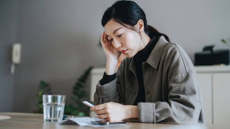 「今月も仕送りしてもらえたら助かります」と母。仕送りをするたび苦しい娘が愛の呪縛から自由になる道のり