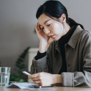 「今月も仕送りしてもらえたら助かります」と母。仕送りをするたび苦しい娘が愛の呪縛から自由になる道のり
