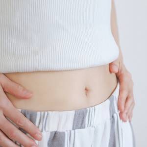40代からの脇肉対策は「伸ばす」が正解？【座ったままでOK】脇腹すっきりストレッチ