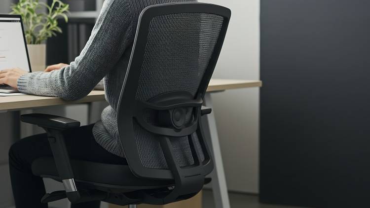 デスクワーカーに多い「お尻症候群」って知ってる!?＜お尻の筋肉を目覚めさせる＞仕事の合間の1分ストレッチ