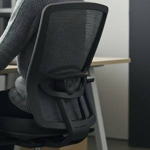 デスクワーカーに多い「お尻症候群」って知ってる!?＜お尻の筋肉を目覚めさせる＞仕事の合間の1分ストレッチ