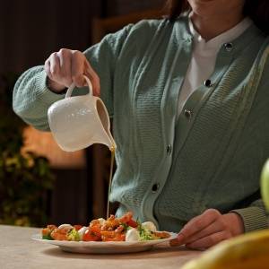 「夜に食べると疲れが抜けない…」避けたい意外な食べ物5選｜管理栄養士が解説