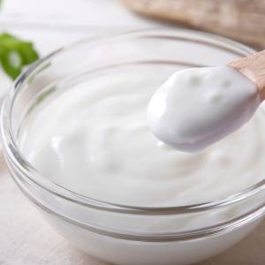 お腹が張る原因はコレかも…。ヨーグルトと一緒に食べるとガスが増えやすい食材3選｜管理栄養士が解説
