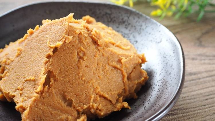 味噌汁だけじゃない!続けやすい“味噌ちょい足し”腸活アイデア4選|管理栄養士が解説