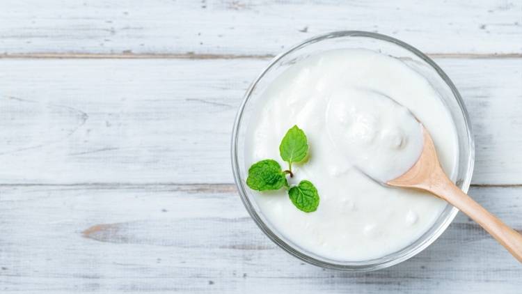 ヨーグルトに混ぜるだけ。鉄分補給におすすめの食材3選|管理栄養士が解説