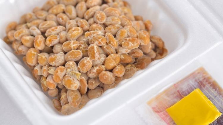 知らずにやってるかも…納豆の効果を下げるNGな食べ方3選|管理栄養士が解説