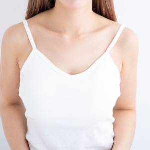 薄着の季節に慌てない!「鎖骨下ほぐし」で呼吸を深めて、デコルテ・脇まわりをすっきり整える