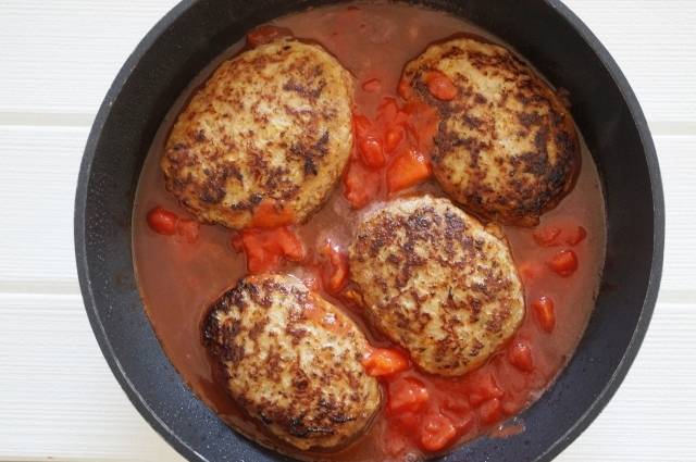 ハンバーグのトマト煮込み