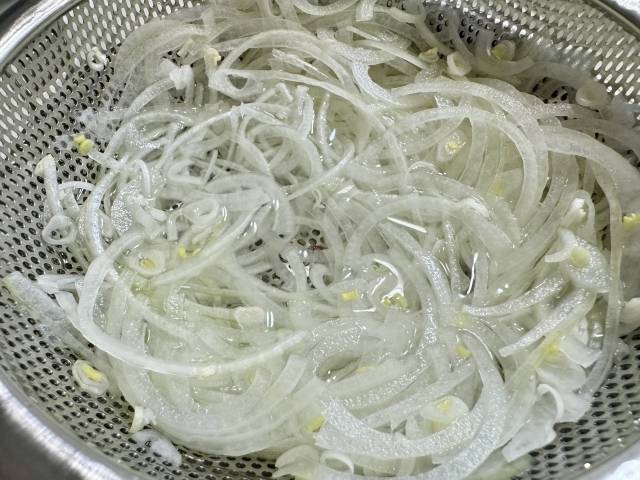 水にさらした玉ねぎ