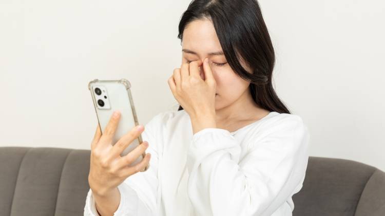 その疲れ目、食べ物で差が出る。目にいい食材3選|管理栄養士が解説