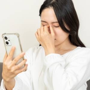 その疲れ目、食べ物で差が出る。目にいい食材3選｜管理栄養士が解説