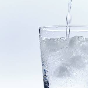 胃にやさしいと思ってない?炭酸水が合わない人の特徴|管理栄養士が解説