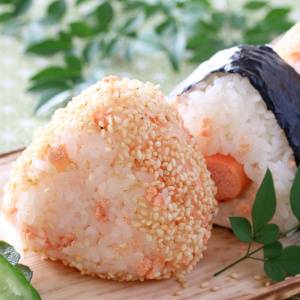 梅雨や夏のおにぎり作りで気をつけたい。食中毒対策のポイント｜管理栄養士が解説