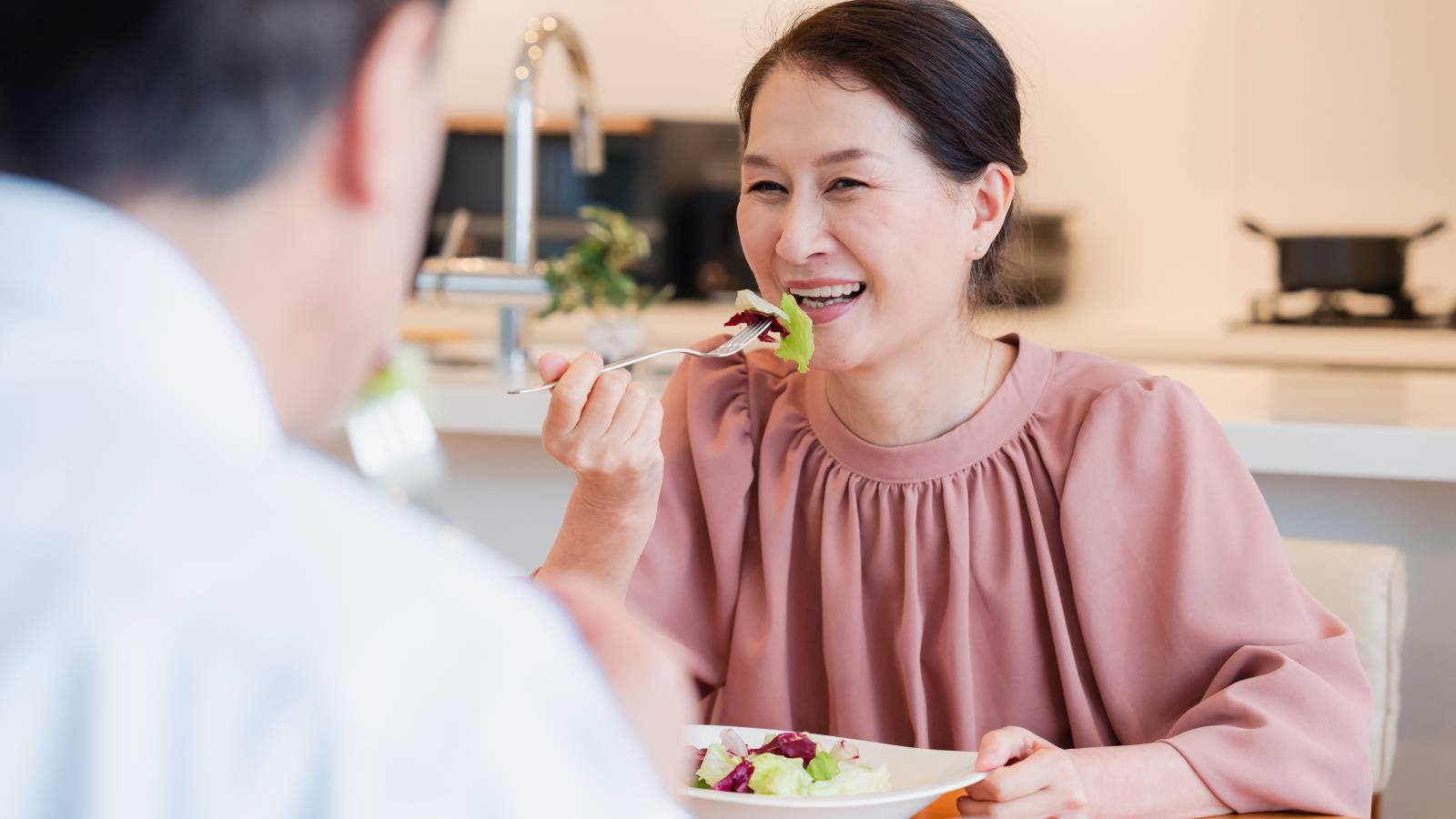  極端な「減塩」が認知症を招く？血流低下が脳機能を奪う、良かれと思った習慣が引き起こす皮肉 